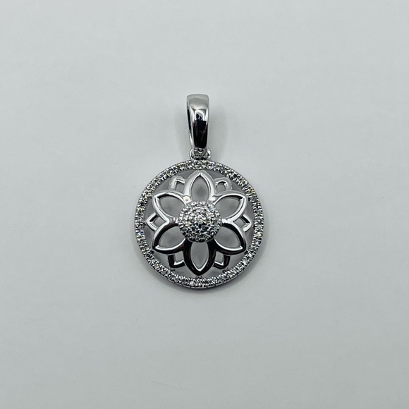 9K White Gold 0.20 CT Natural Diamond Round Pendant - Picture 4 of 6
